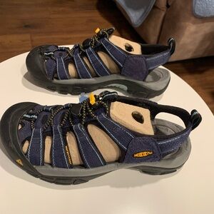 Keen Womens Newport H2. Navy/Dream size 7